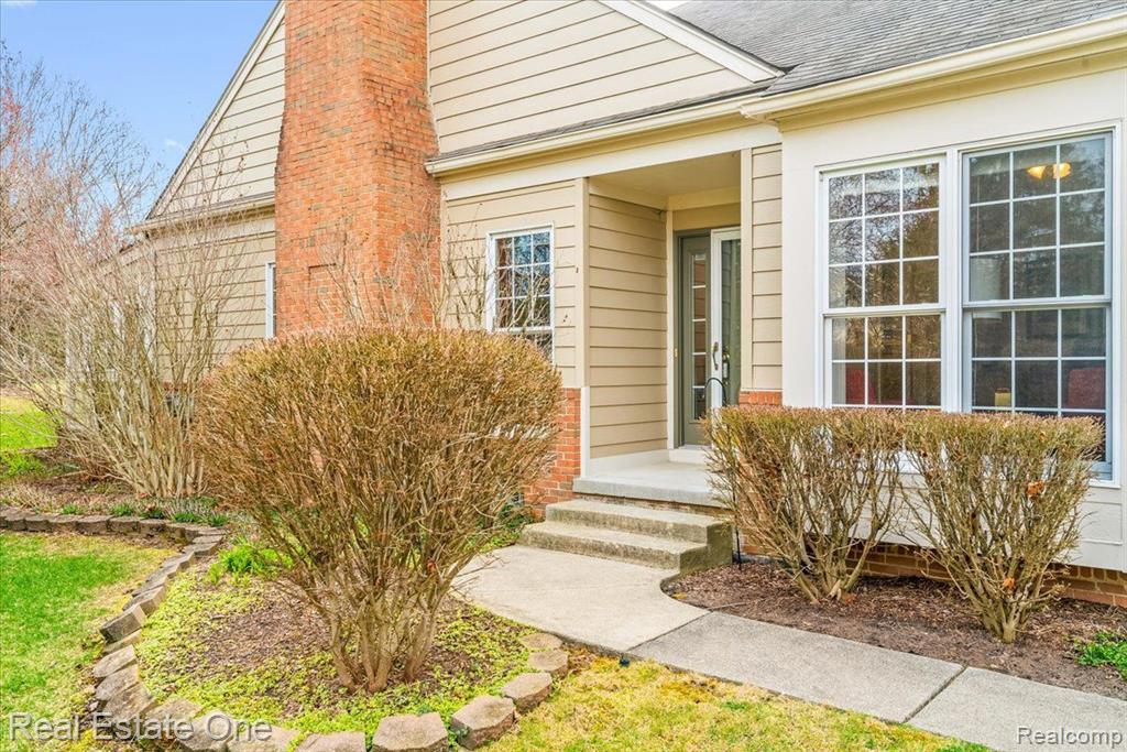 39612 GREENBRIER Court, Northville, MI 48168 — Photo 9