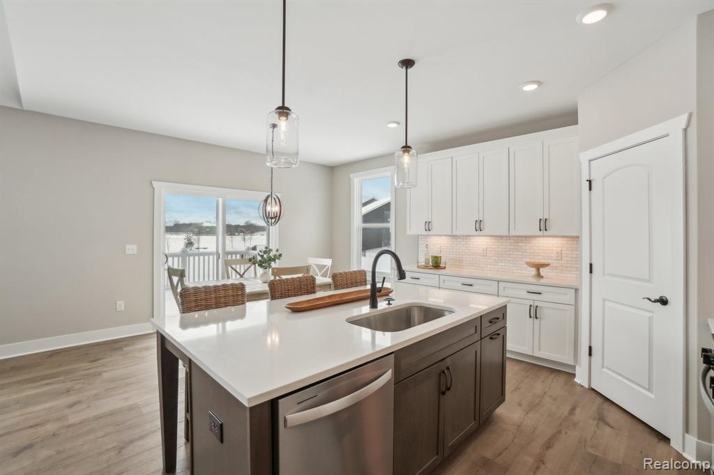 677 Round Rock Dr, Howell, MI 48843 — Photo 10