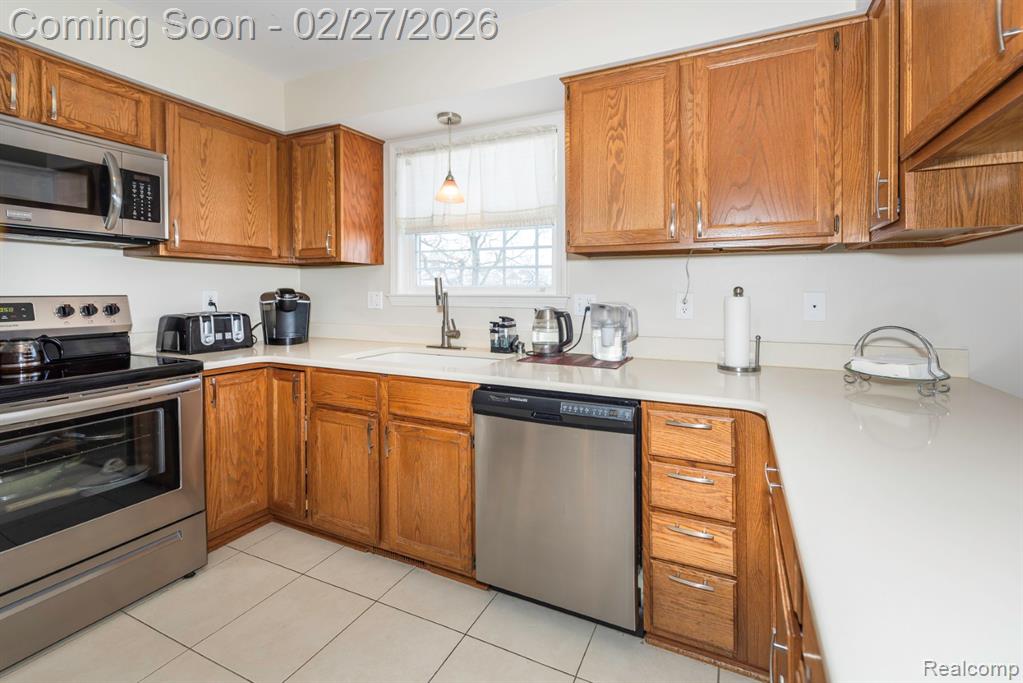 8203 Barrington Drive, Ypsilanti, MI 48198 — Photo 21