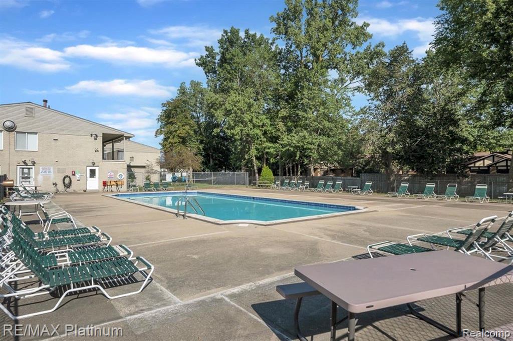 10018 ALLEN POINTE Drive, Allen Park, MI 48101 — Photo 18
