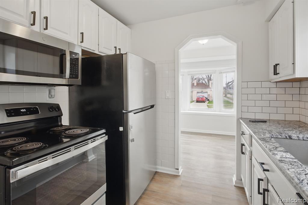 882 STEWART Avenue, Lincoln Park, MI 48146 — Photo 9