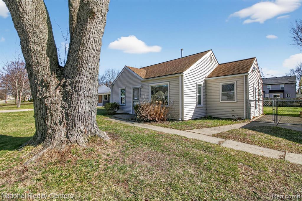 8880 Marlowe Avenue, Plymouth, MI 48170 — Photo 2