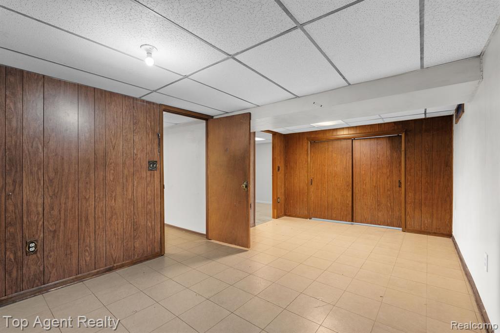9001 Shannon Drive, Sterling Heights, MI 48314 — Photo 23