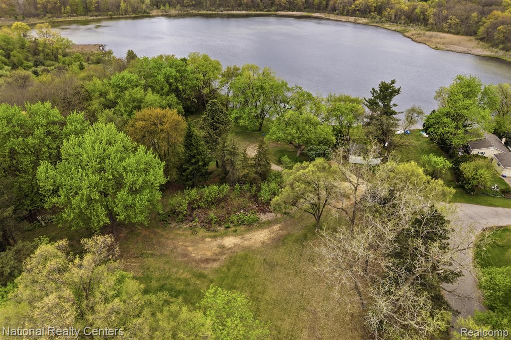 1625 HIGHLAND PARK Drive, Highland, MI 48356 — Photo 4