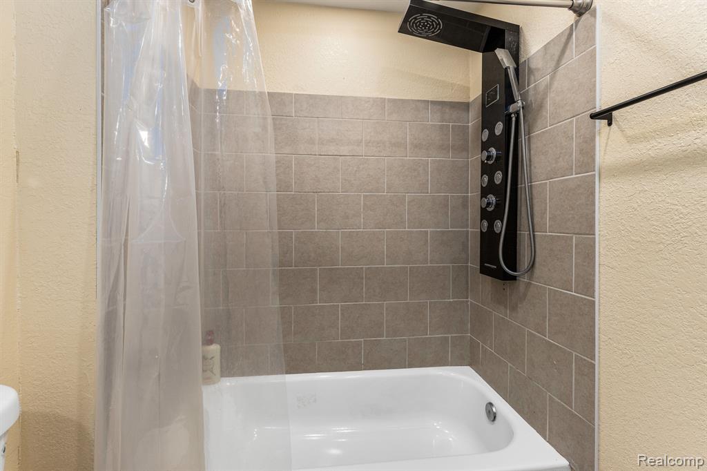 5393 SEEBALDT Street, Detroit, MI 48204 — Photo 9