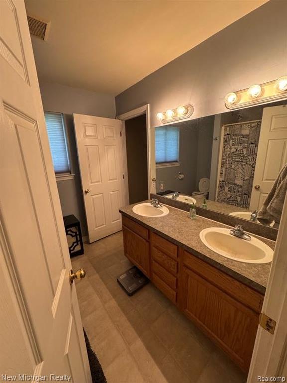 434 W Bernhard Avenue, Hazel Park, MI 48030 — Photo 18