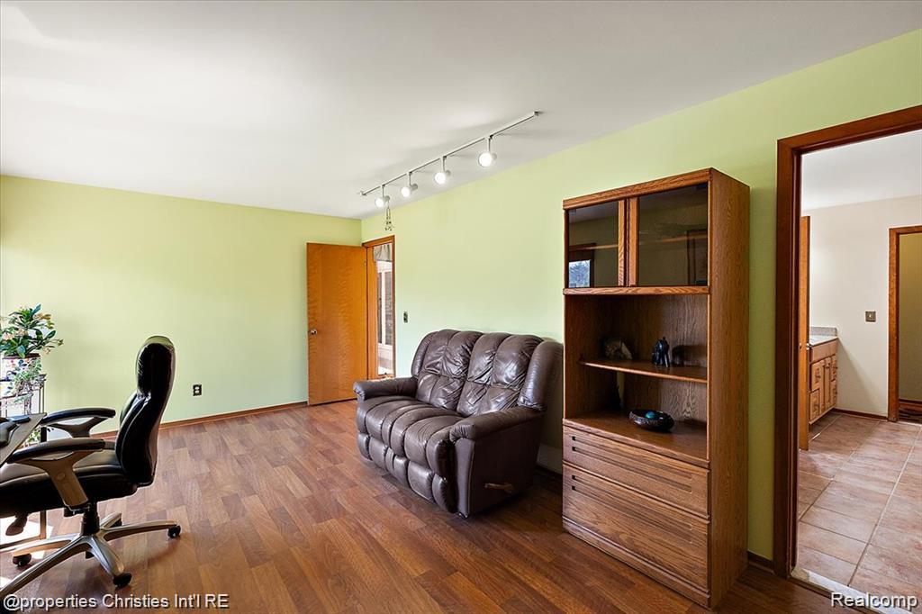 4566 Walden Drive, Bloomfield Hills, MI 48301 — Photo 33