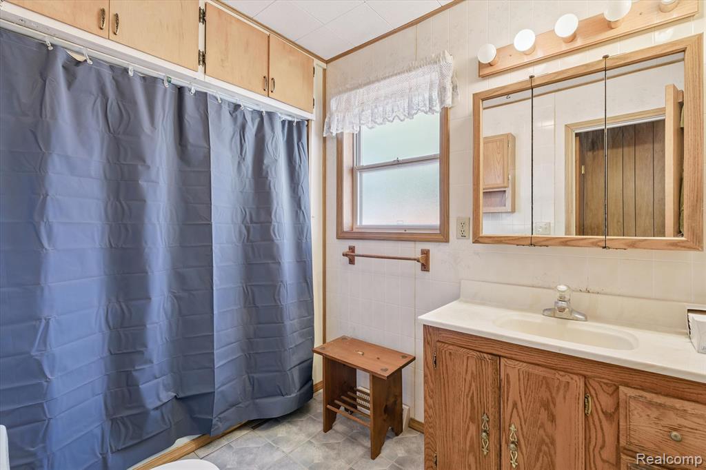16372 Oak Hill Drive, Fenton, MI 48430 — Photo 19