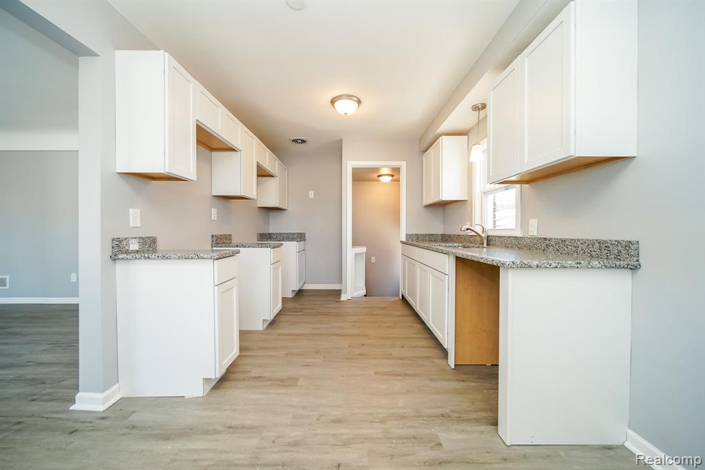 927 CLEOPHUS Parkway, Lincoln Park, MI 48146 — Photo 9