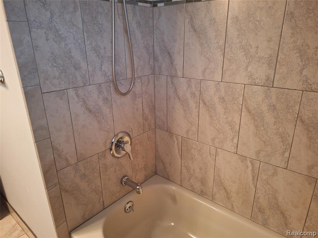 19167 Sandpiper Drive, Macomb, MI 48044 — Photo 21