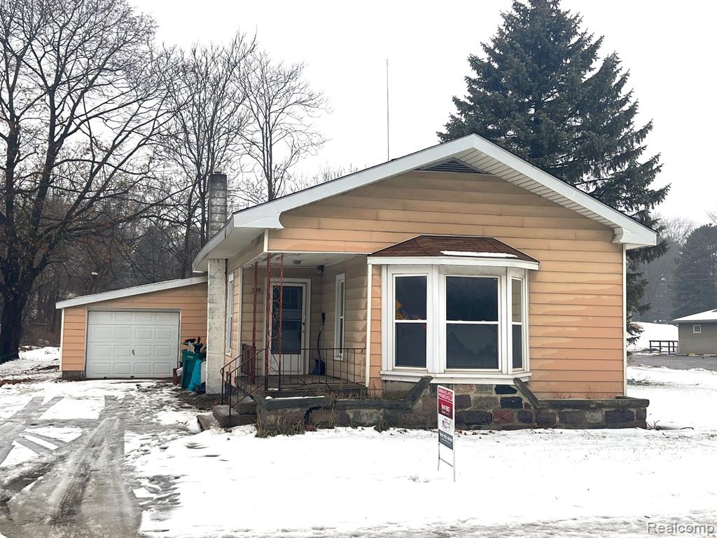 539 N Main Street, Perry, MI 48872 — front exterior