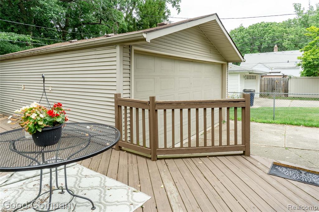 935 N MAPLE Avenue, Royal Oak, MI 48067 — Photo 19