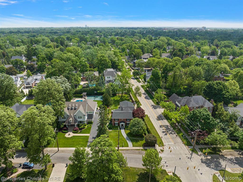 908 CHESTERFIELD Avenue, Birmingham, MI 48009 — Photo 57
