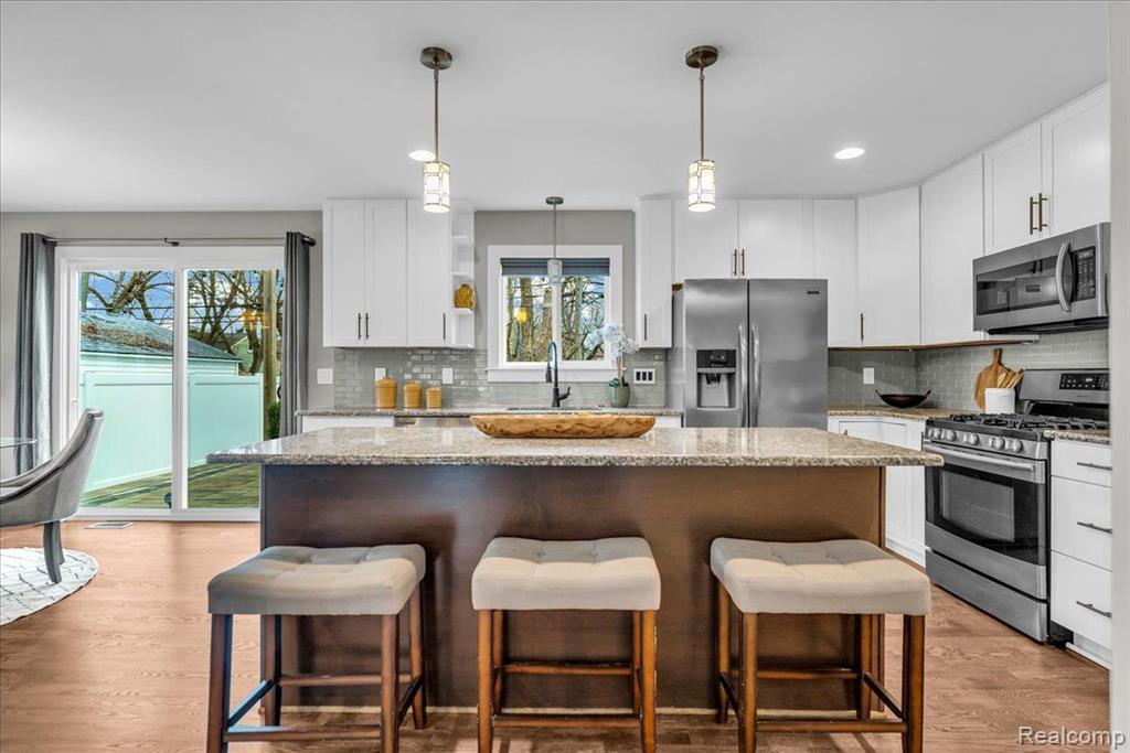 705 WHITCOMB Avenue, Royal Oak, MI 48073 — Photo 13