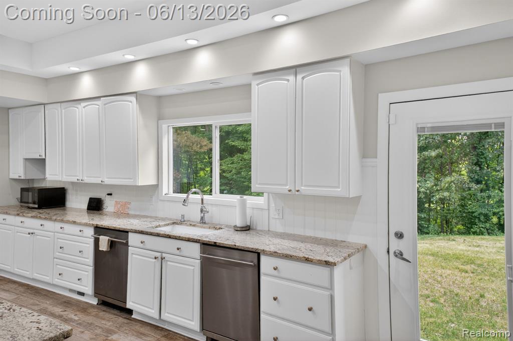 9961 Cross Creek Drive, South Lyon, MI 48178 — Photo 21