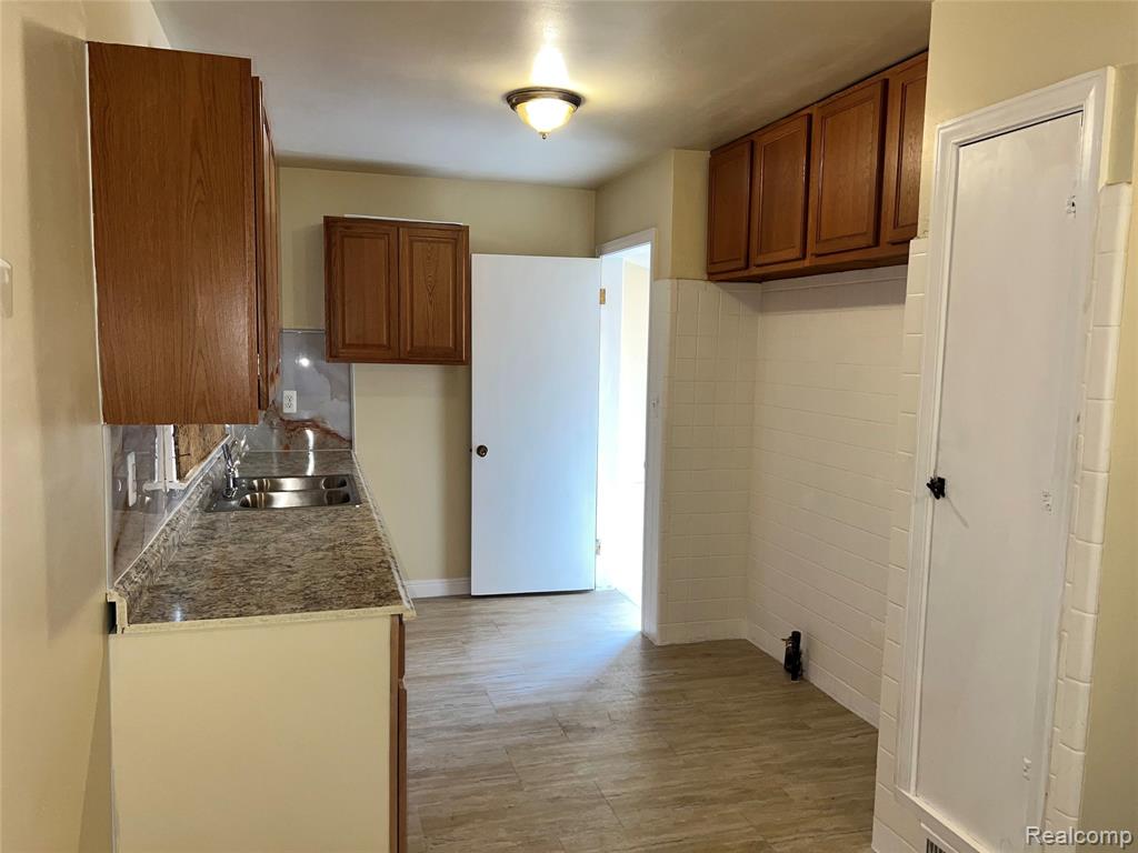 8750 E Outer Drive, Detroit, MI 48213 — Photo 9