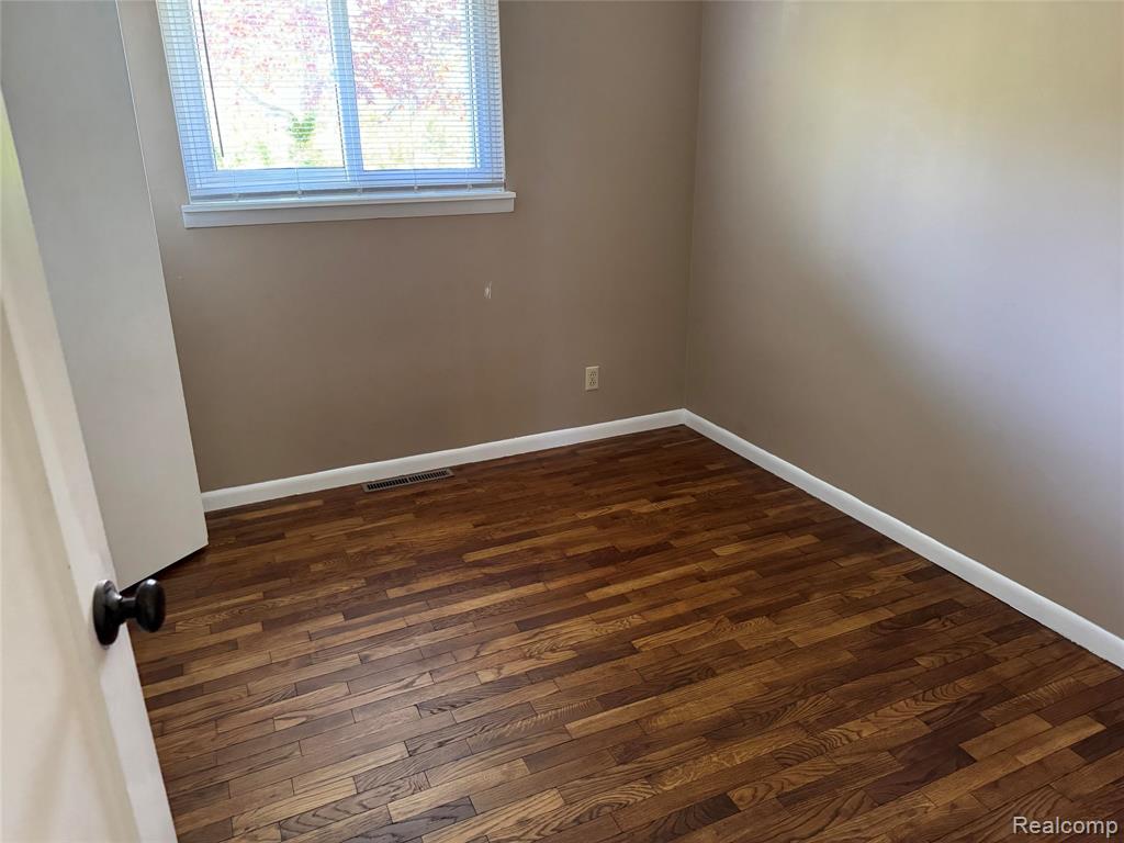 677 Amy Avenue, Traverse City, MI 49686 — Photo 4