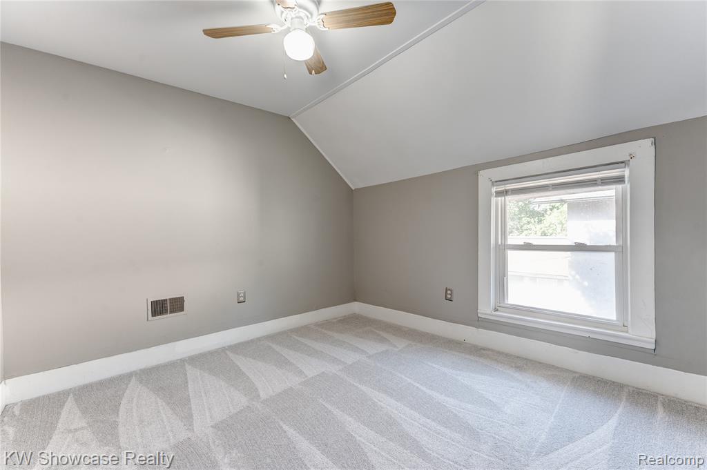 3033 Cass Lake Avenue, Keego Harbor, MI 48320 — Photo 15