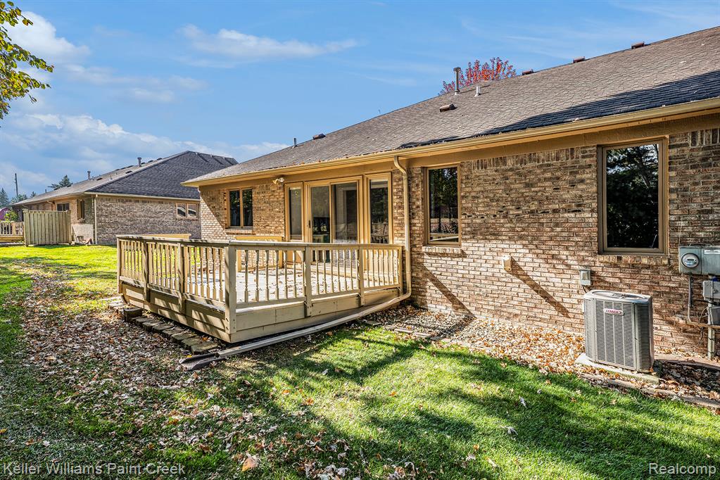 47158 Hunters Chase Drive, Macomb, MI 48042 — Photo 22