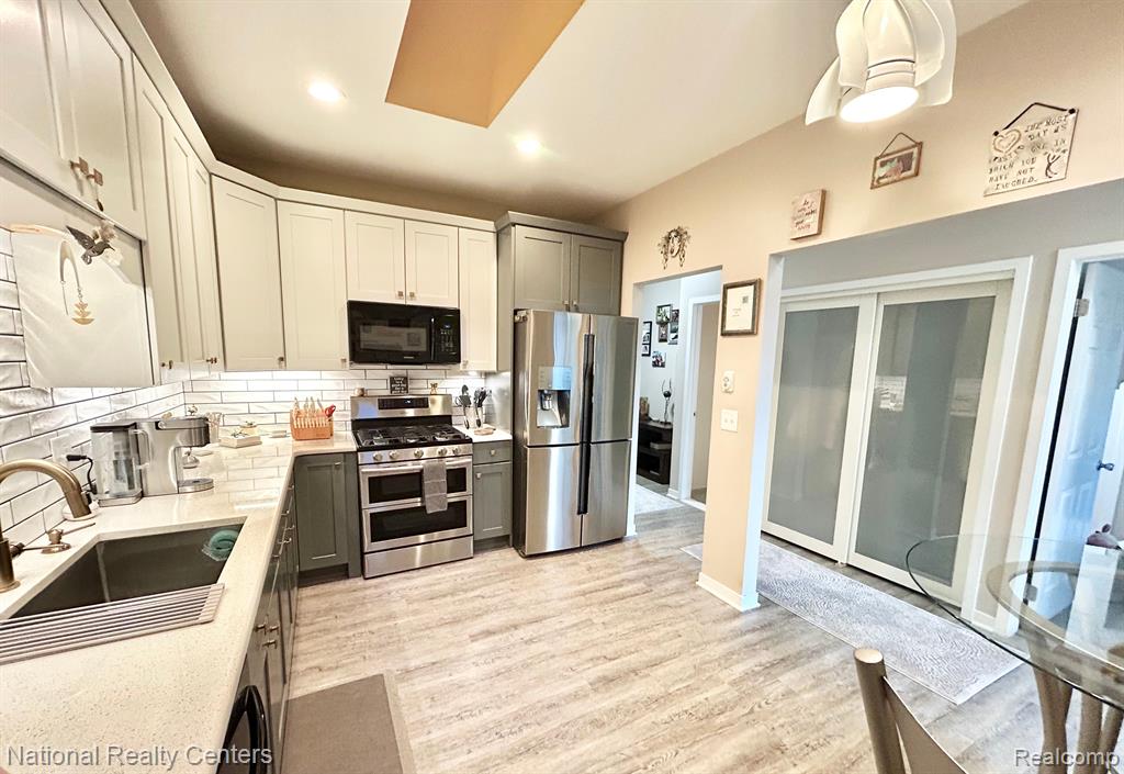 41816 INDEPENDENCE Drive, Novi, MI 48377 — Photo 13