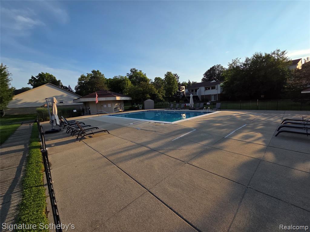 5274 Simpson Lake Road, West Bloomfield, MI 48323 — Photo 44