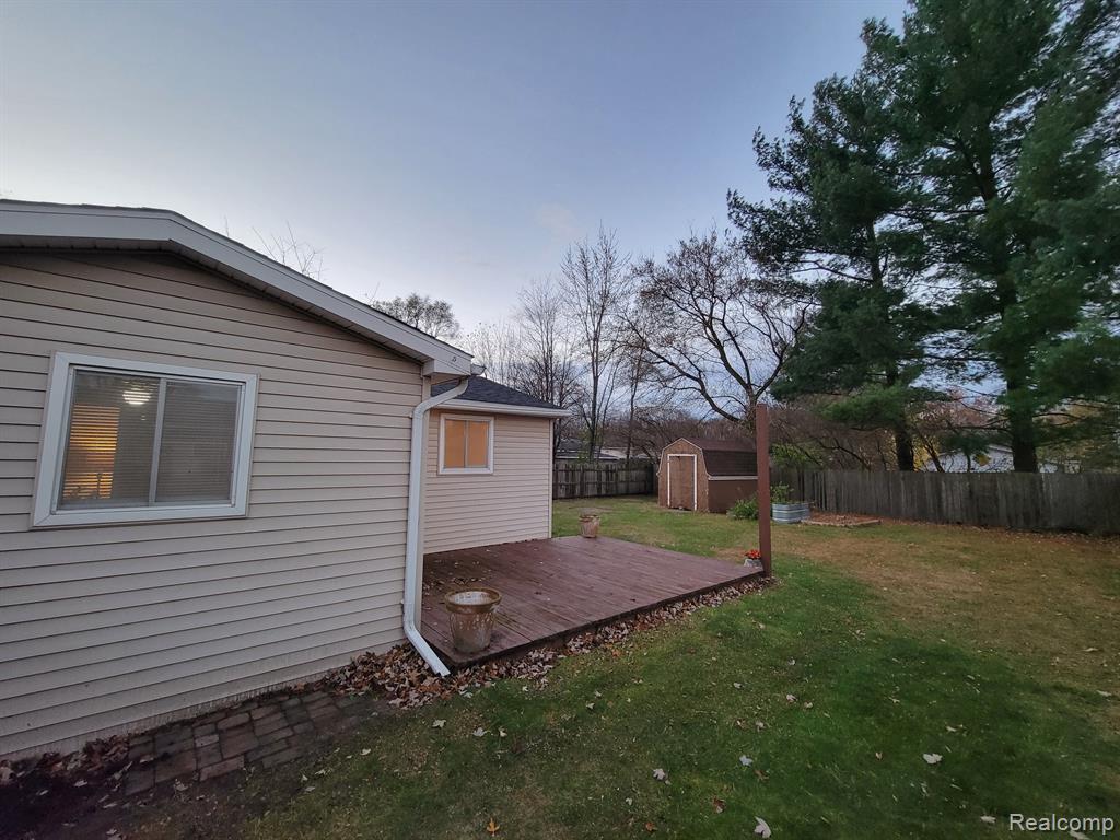 415 LAKEVIEW Street, Holly, MI 48442 — Photo 11