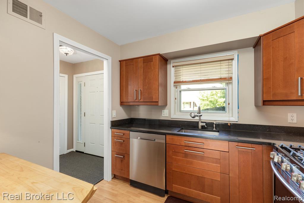 1448 BRENTWOOD Drive, Troy, MI 48098 — Photo 11