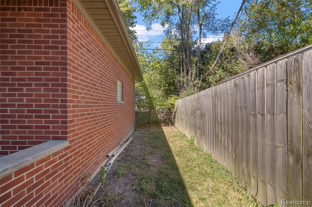 505 E Meyers Avenue, Hazel Park, MI 48030 — Photo 40