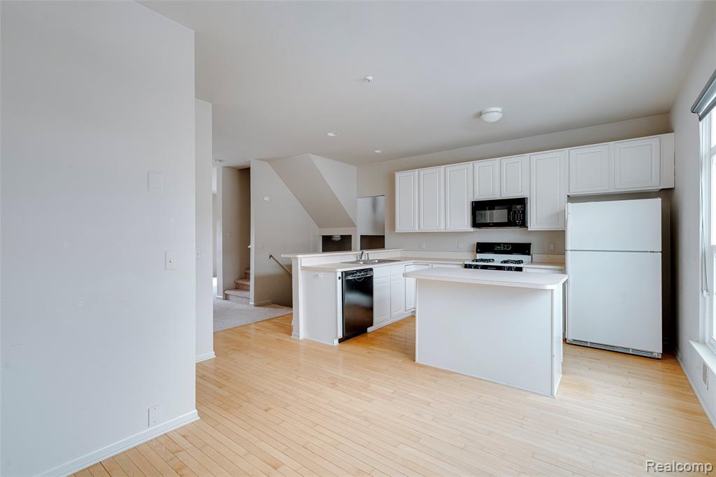 432 CHERRY ORCHARD Road, Canton, MI 48188 — Photo 15