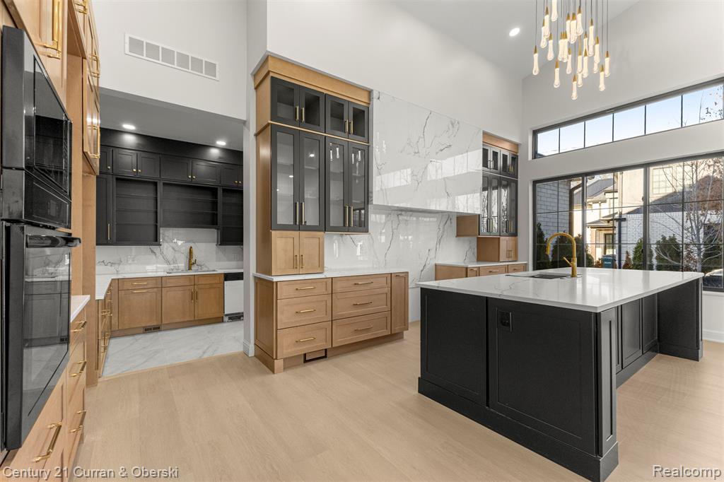 2211 Golfview Drive, Dearborn, MI, 48128