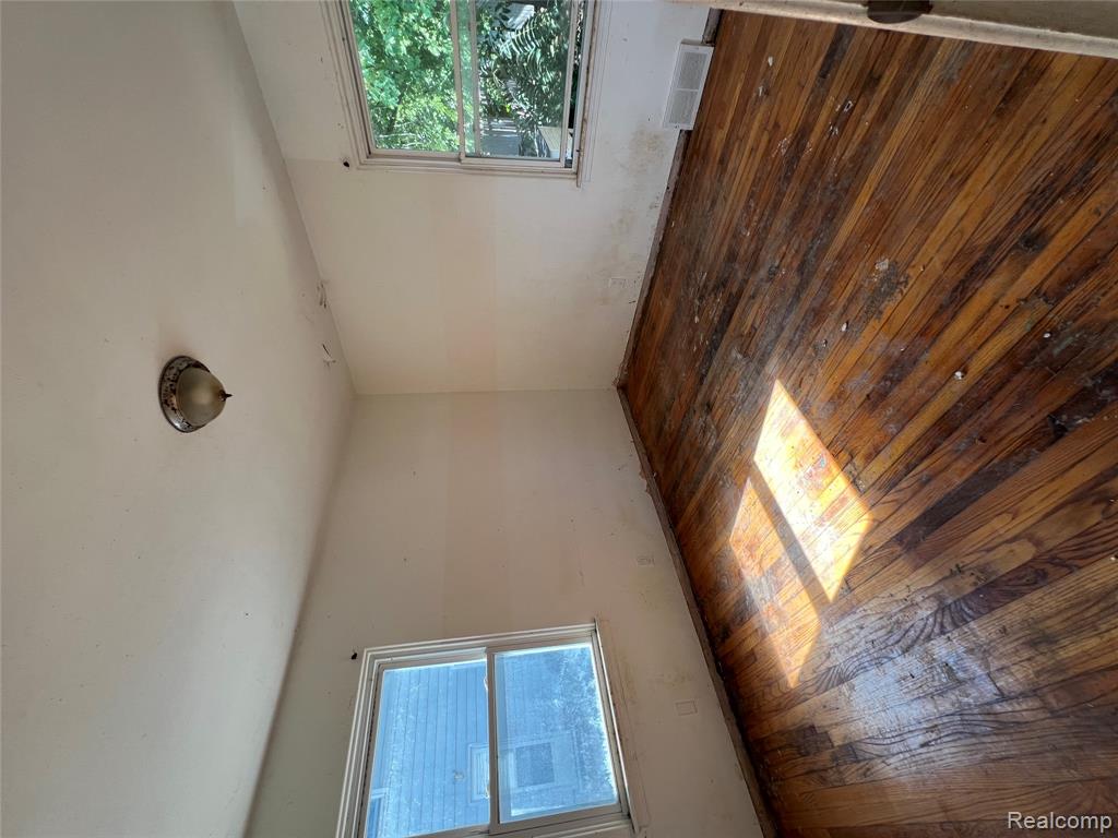 910 Hubbard Avenue, Flint, MI 48503 — Photo 6