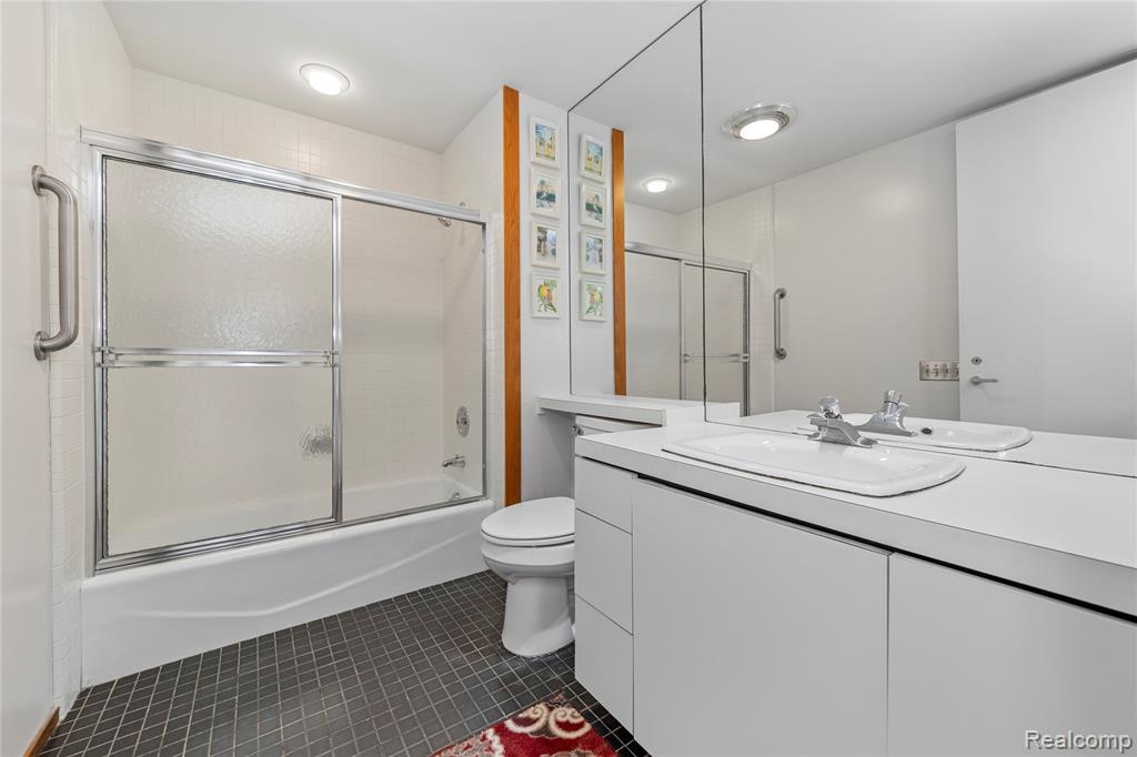 5035 Ponvalley Road, Bloomfield Hills, MI 48302 — Photo 36