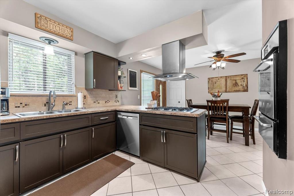 8848 Caroline Street, Taylor, MI 48180 — Photo 9