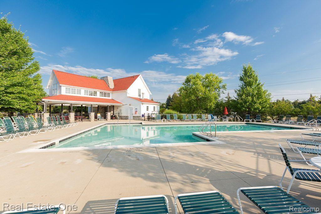 961 HOLLOW CORNERS, Rochester, MI 48307 — Photo 5