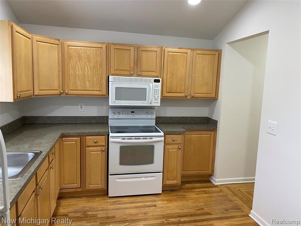 5659 CLIPPERT Street, Dearborn Heights, MI 48125 — Photo 13