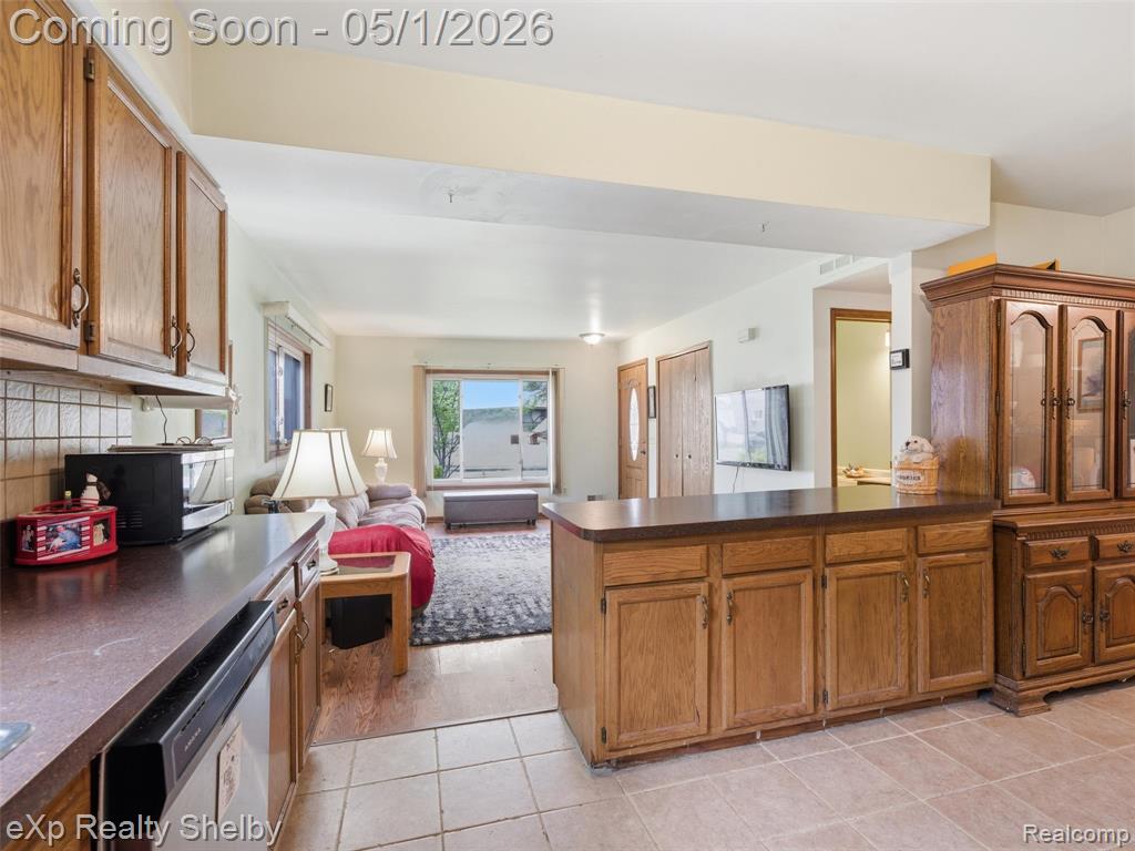21660 Roosevelt Avenue, Farmington, MI 48336 — Photo 10