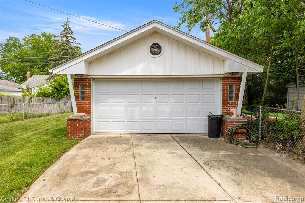 8276 Riverview Street, Dearborn Heights, MI 48127 — Photo 31