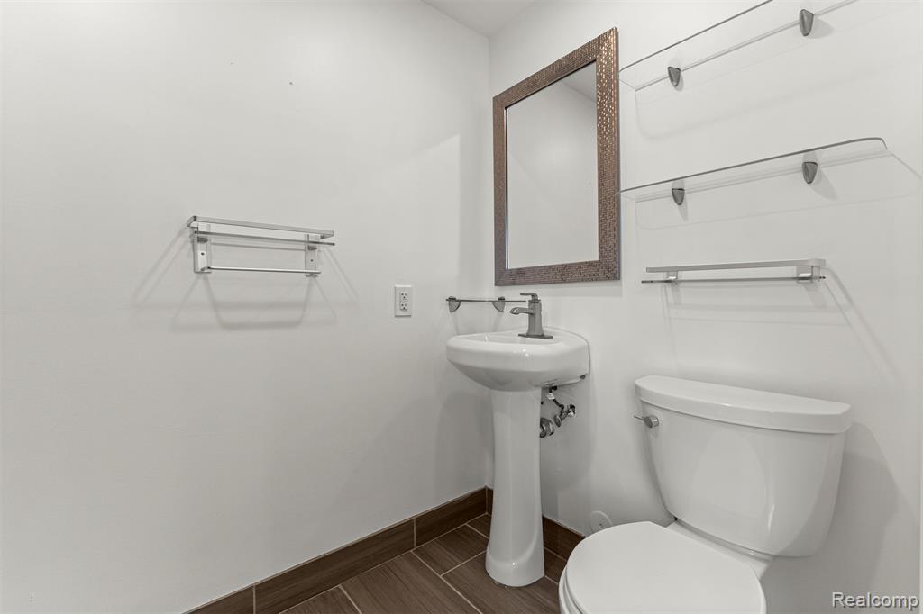 450 N Denwood Street, Dearborn, MI 48128 — Photo 36
