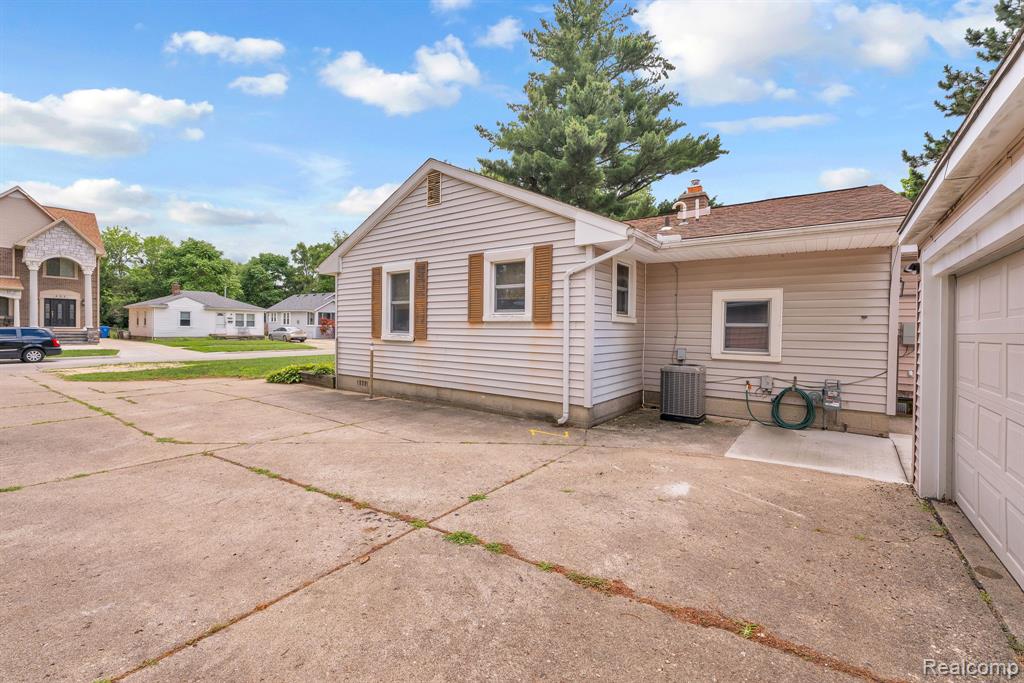 5693 Colonial Street, Dearborn Heights, MI 48127 — Photo 36