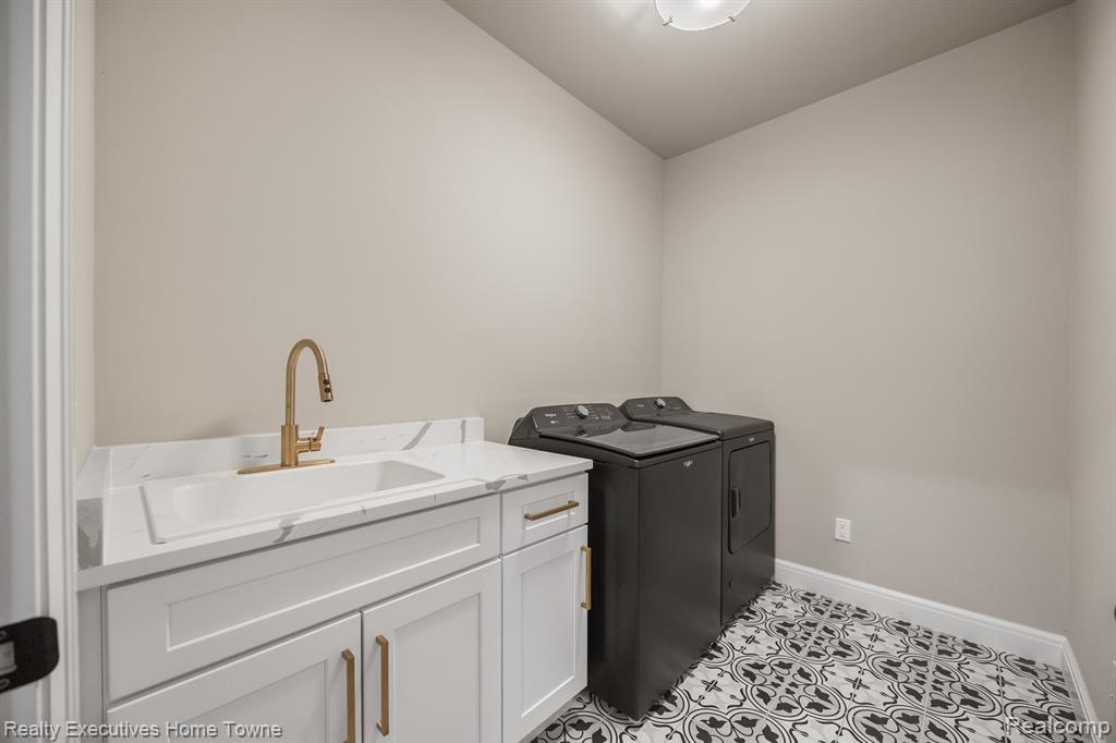 50964 MISTWOOD Drive, Macomb, MI 48042 — Photo 35