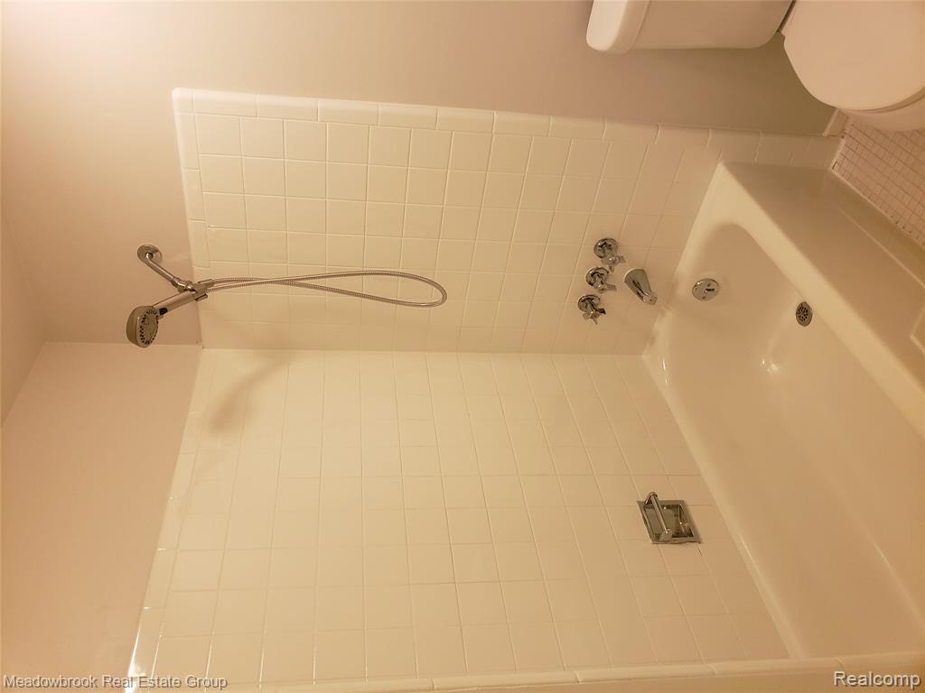 8679 Kennedy Circle N, 2, Warren, MI 48093 — Photo 23