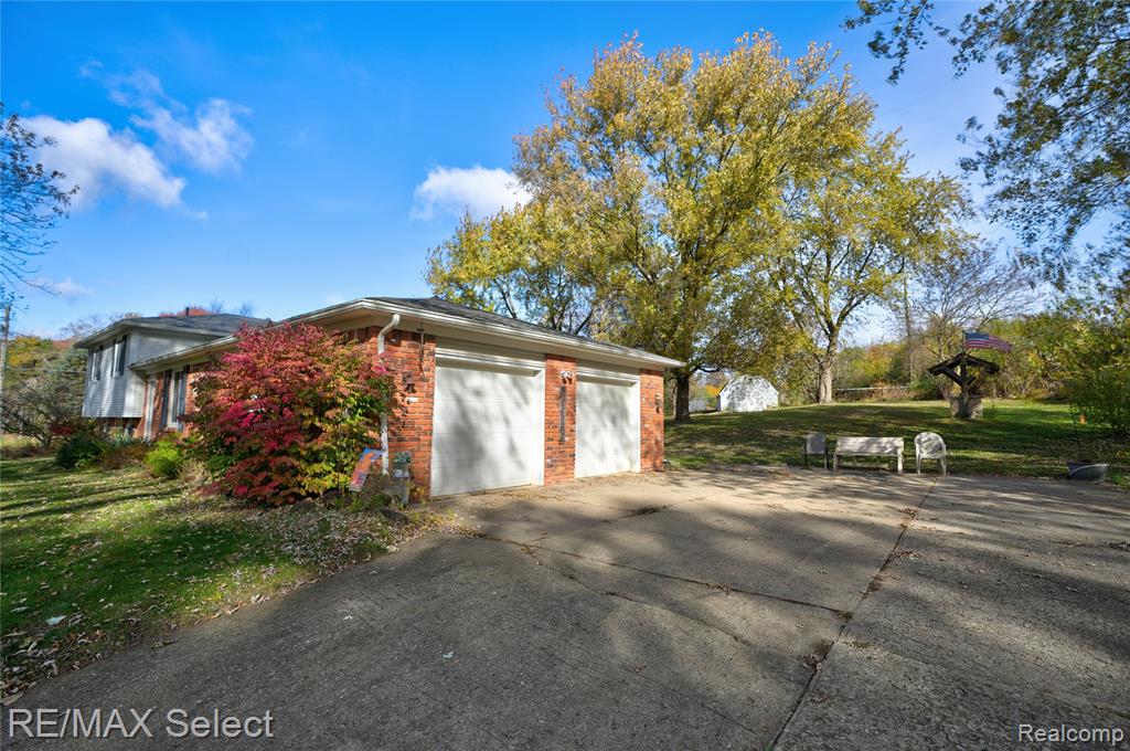 550 W Rose Center Road, Holly, MI 48442 — Photo 8
