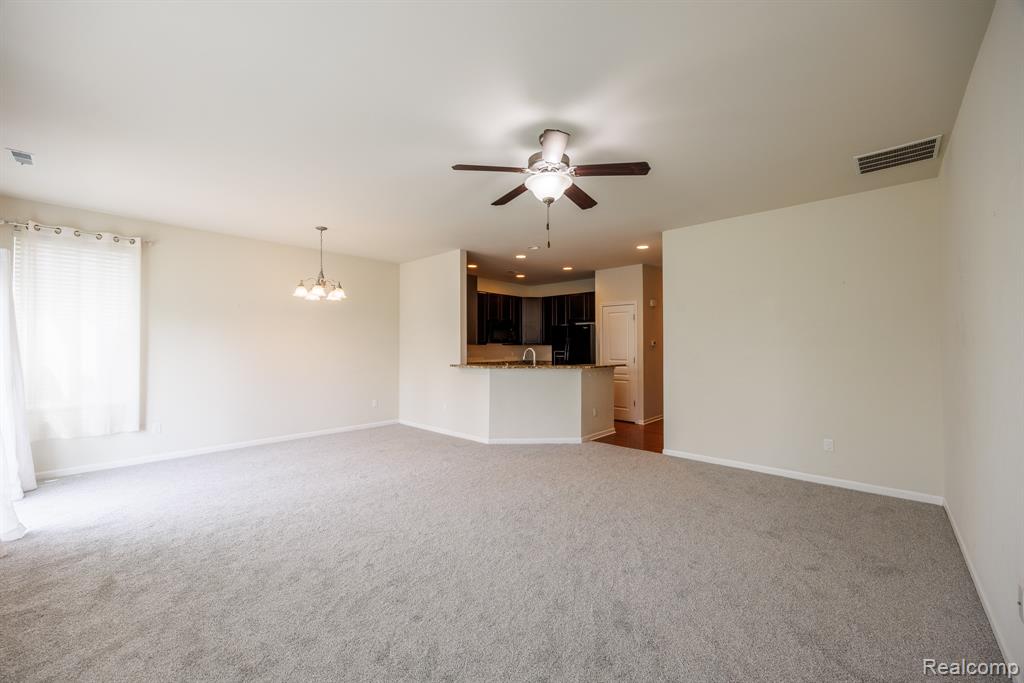 9385 Sand Hill Drive, Grand Blanc, MI 48439 — Photo 10