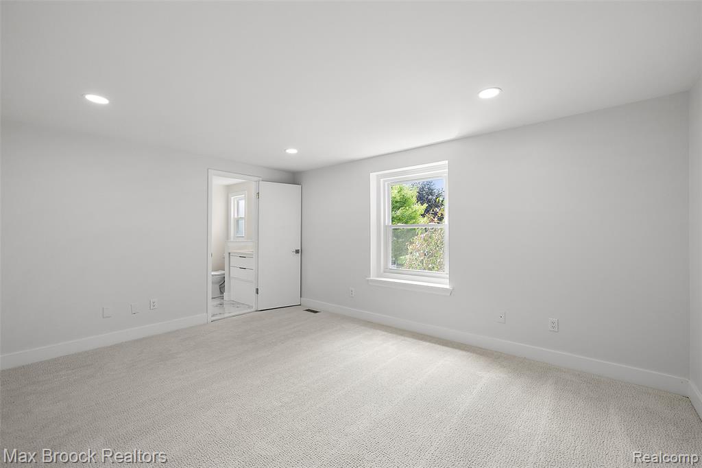 5362 Hertford Drive, Troy, MI 48085 — Photo 24