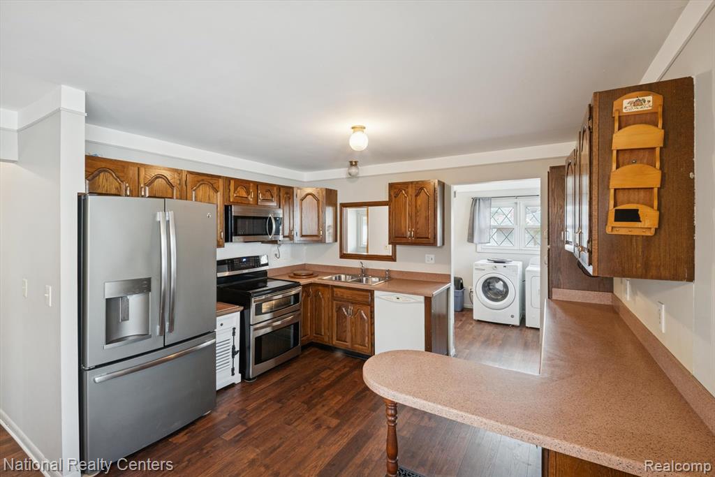 5644 Croissant Street, Dearborn Heights, MI 48125 — Photo 8