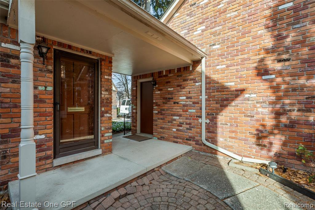 277 Kenwood Court, Grosse Pointe Farms, MI 48236 — Photo 4