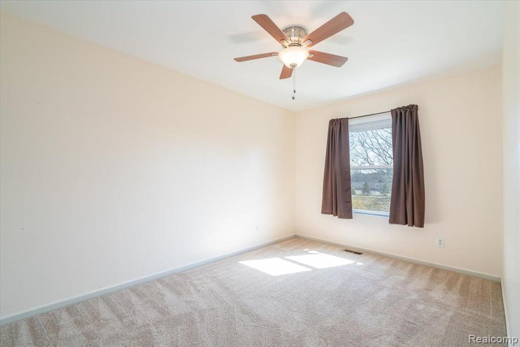 9429 MADISON Drive, Belleville, MI 48111 — Photo 22