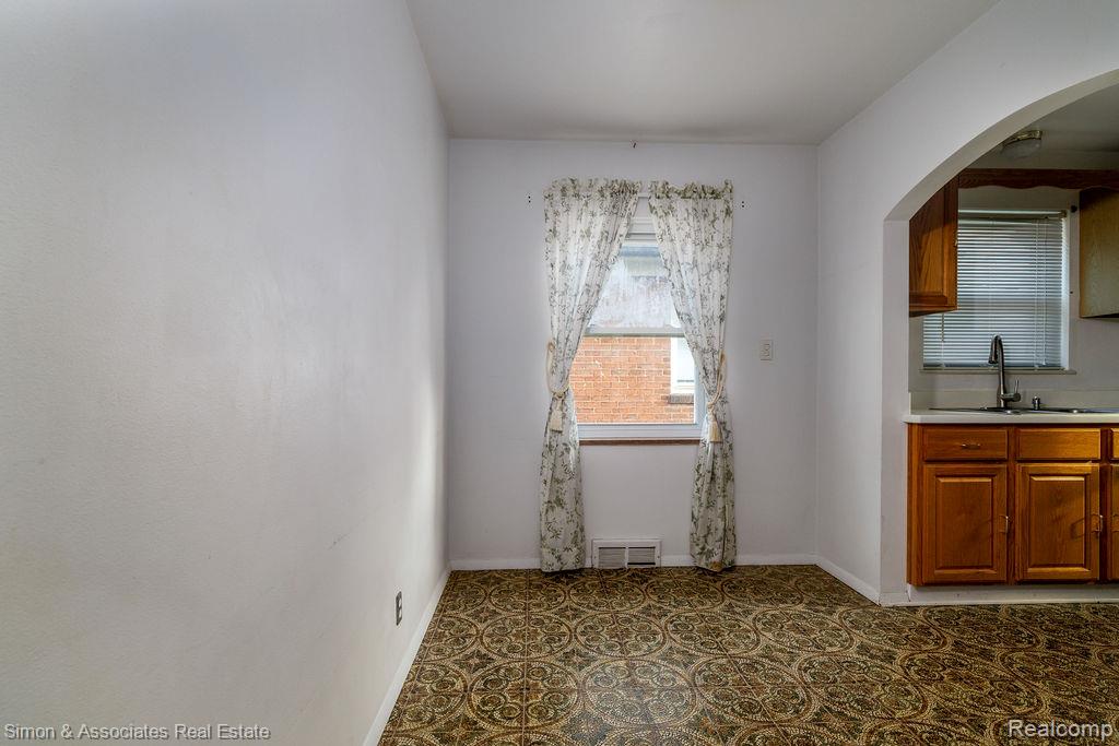 6109 Barrie Street, Dearborn, MI 48126 — Photo 14