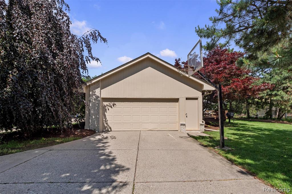 4771 Mada Court, West Bloomfield, MI — Photo 30