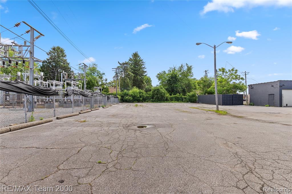 17170 BURGESS, Detroit, MI 48219 — Photo 2